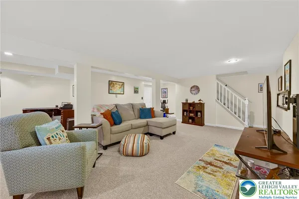 $524,900 | 5292 Hanover Drive, Lower Macungie Township, PA 18106