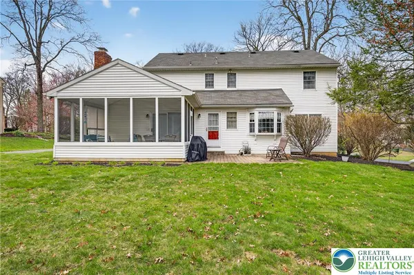 $524,900 | 5292 Hanover Drive, Lower Macungie Township, PA 18106