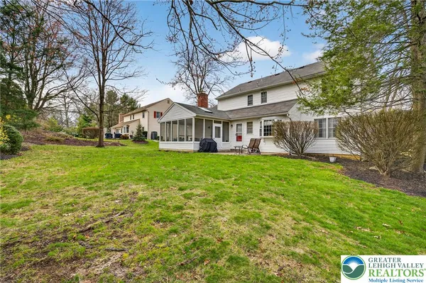 $524,900 | 5292 Hanover Drive, Lower Macungie Township, PA 18106