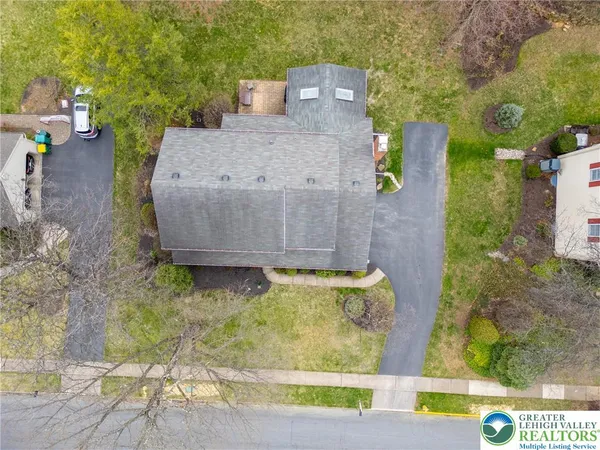 $524,900 | 5292 Hanover Drive, Lower Macungie Township, PA 18106