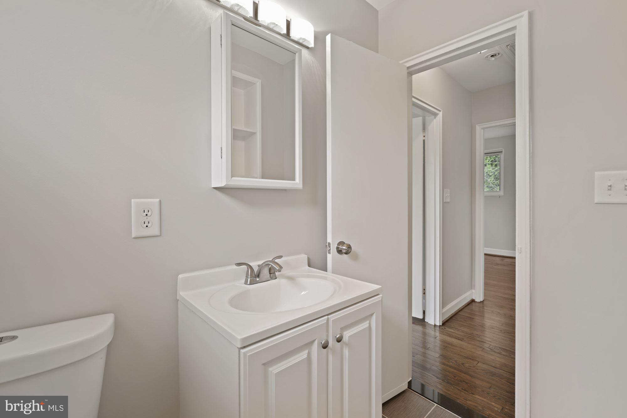 3400 Rutgers Street Hyattsville, MD 20783 - Photo 22 of 32 Hall Bath