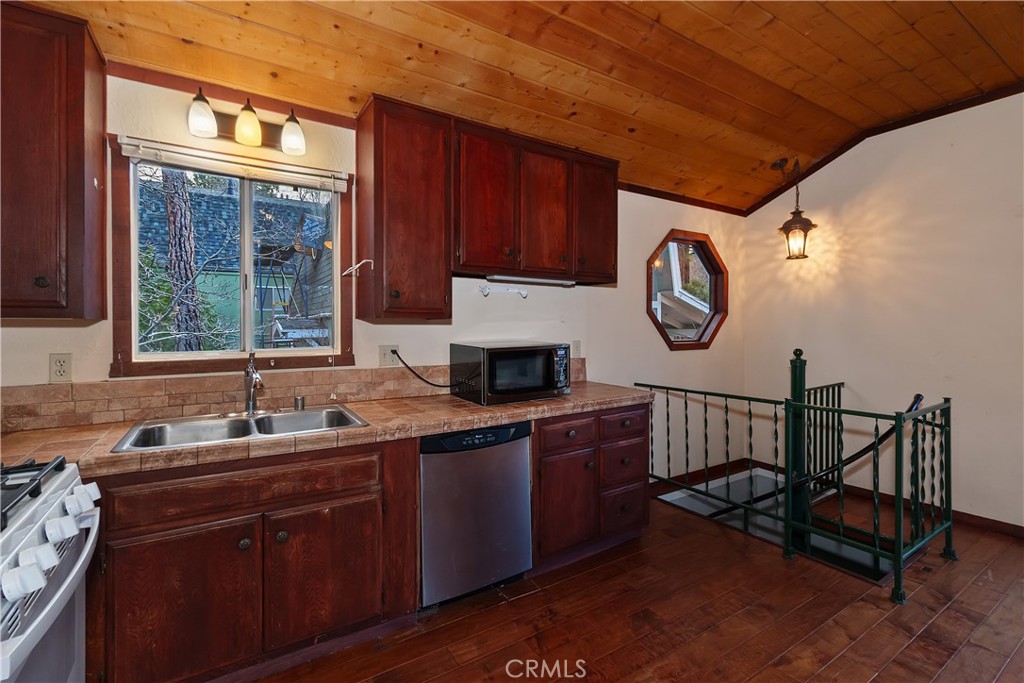 245 Vista Sugarloaf, CA 92386 - Photo 19 of 49