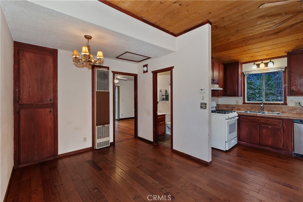 245 Vista Sugarloaf, CA 92386 - Photo 23 of 50 a kitchen with a refrigerator and a stove top oven