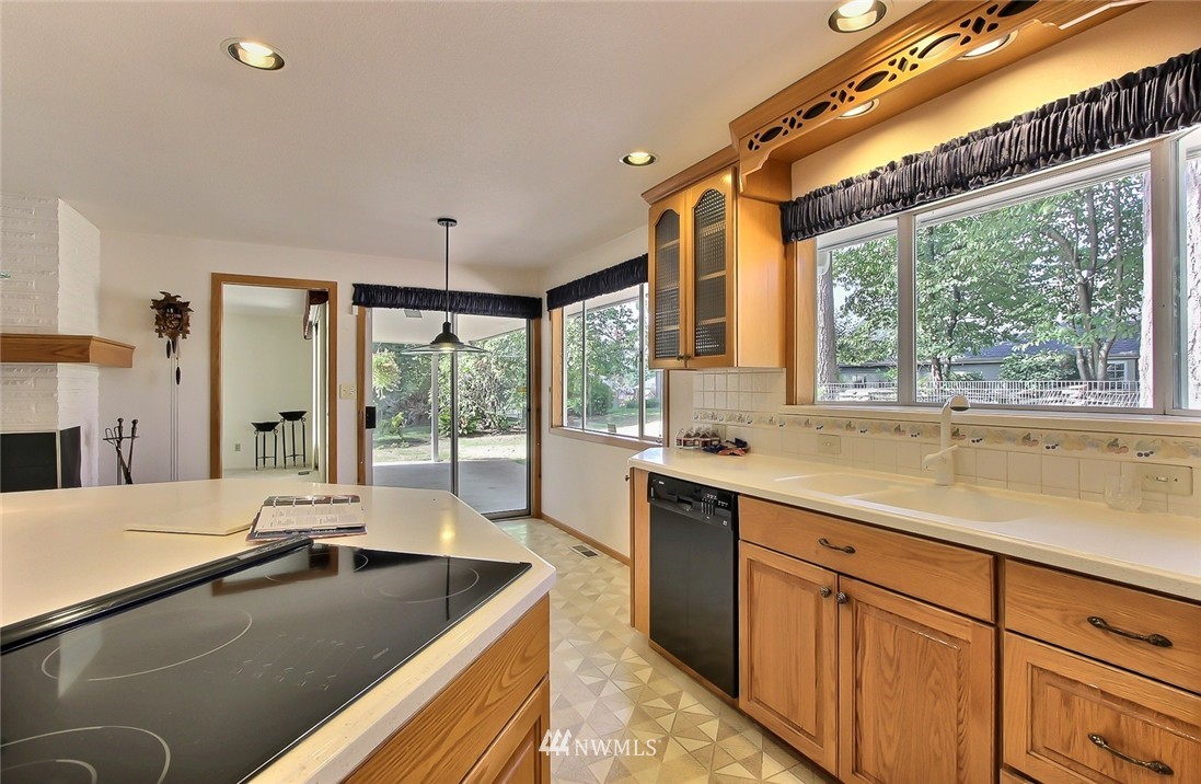 1011 Roe Street Steilacoom, WA 98388 - Photo 7 of 18