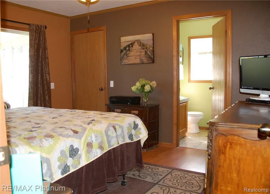 9208 North Nicholson Road Fowlerville, MI 48836 - Photo 11 of 24 Master Suite with Walk in Closet and Full Bath