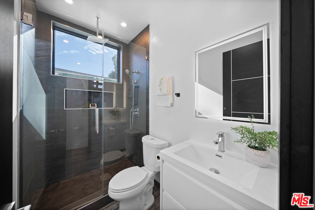 5812 Willis Avenue Sherman Oaks, CA 91411 - Photo 10 of 71