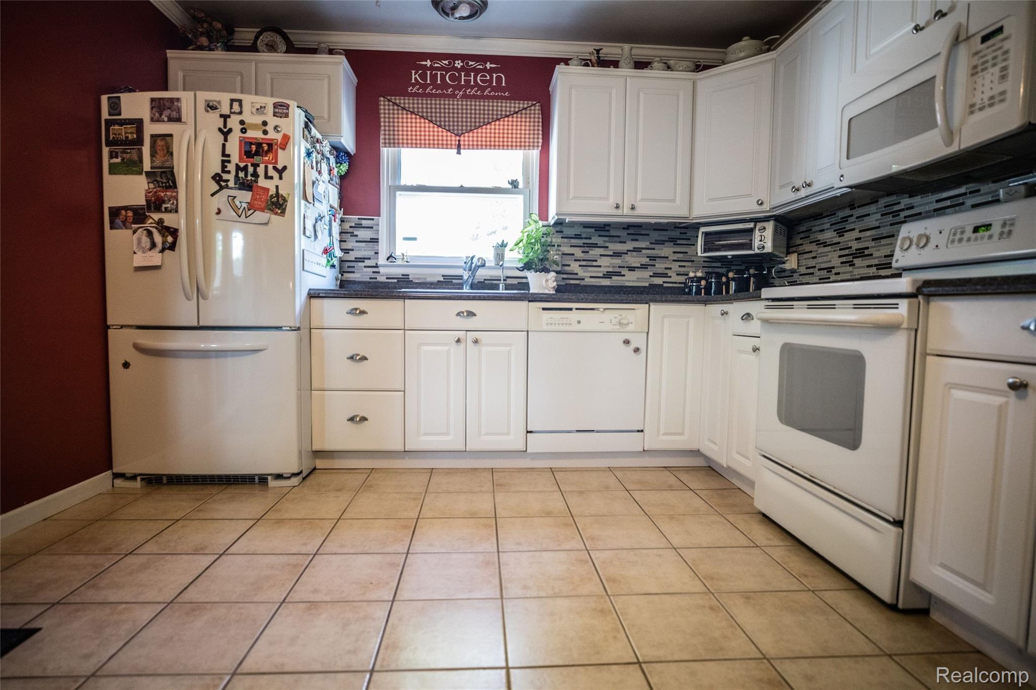 3114 Avon Manor Road Rochester, MI 48307 - Photo 11 of 27 7E8A9040.jpg