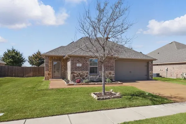 $2,350 | 1530 Woodlake Drive, Waxahachie, TX 75165