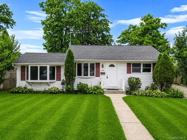 $599,999 | 1440 Lombardy Boulevard, Bay Shore, NY 11706