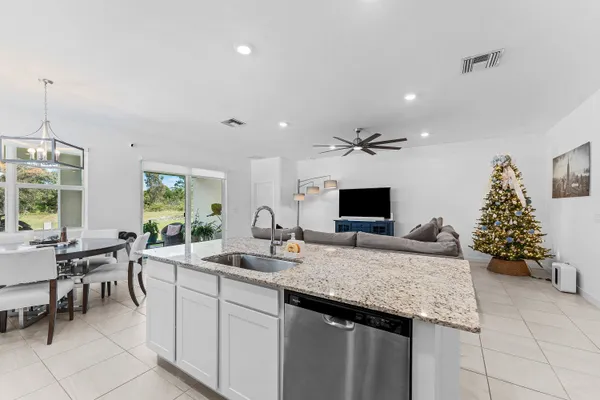 $572,500 | 5958 Southeast Sky Blue Circle, Stuart, FL 34997