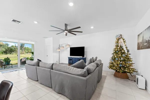 $572,500 | 5958 Southeast Sky Blue Circle, Stuart, FL 34997