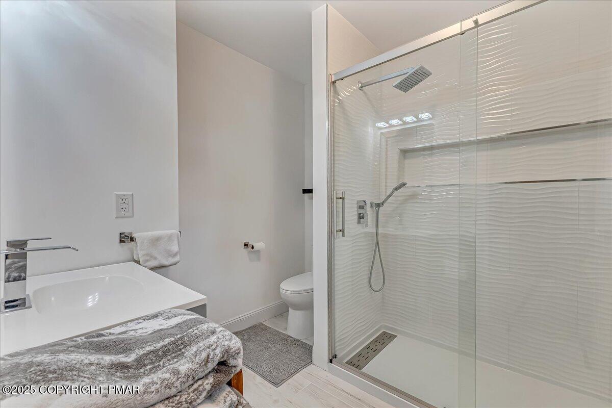 104 Schoonover Court Bushkill, PA 18324 - Photo 18 of 24 28-Photo Sep 16 2025, 8 38 15 AM