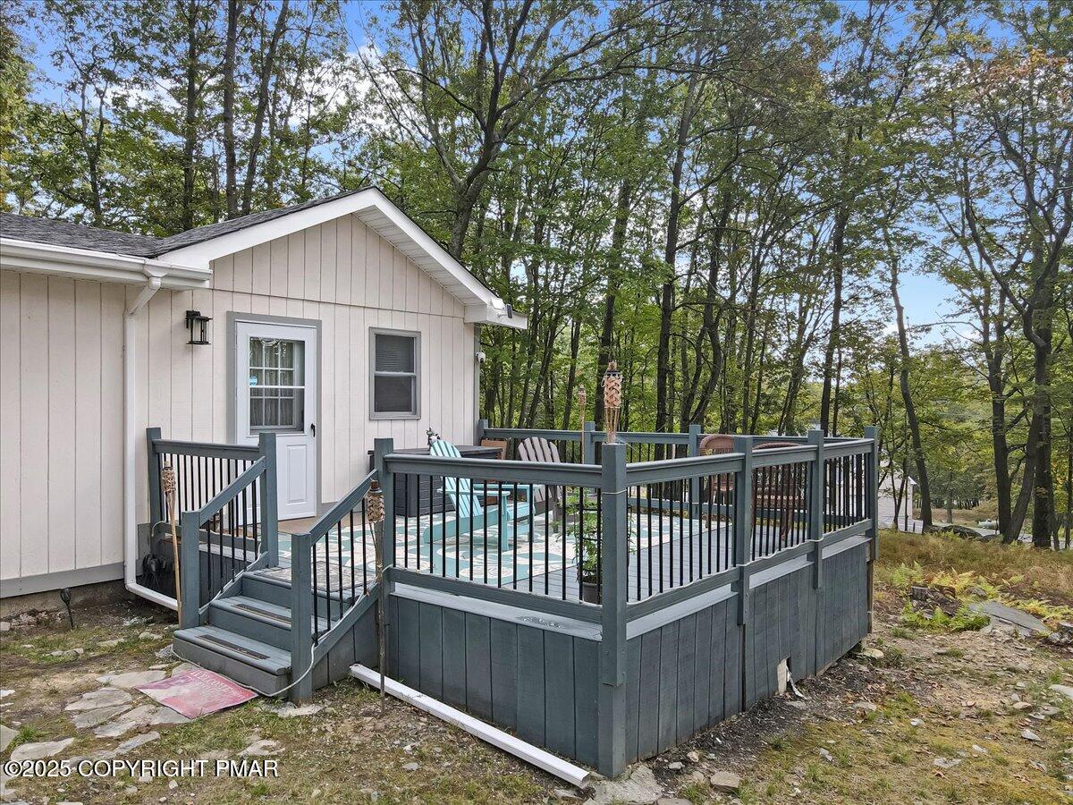 104 Schoonover Court Bushkill, PA 18324 - Photo 3 of 24 33-Photo Sep 16 2025, 9 09 41 AM