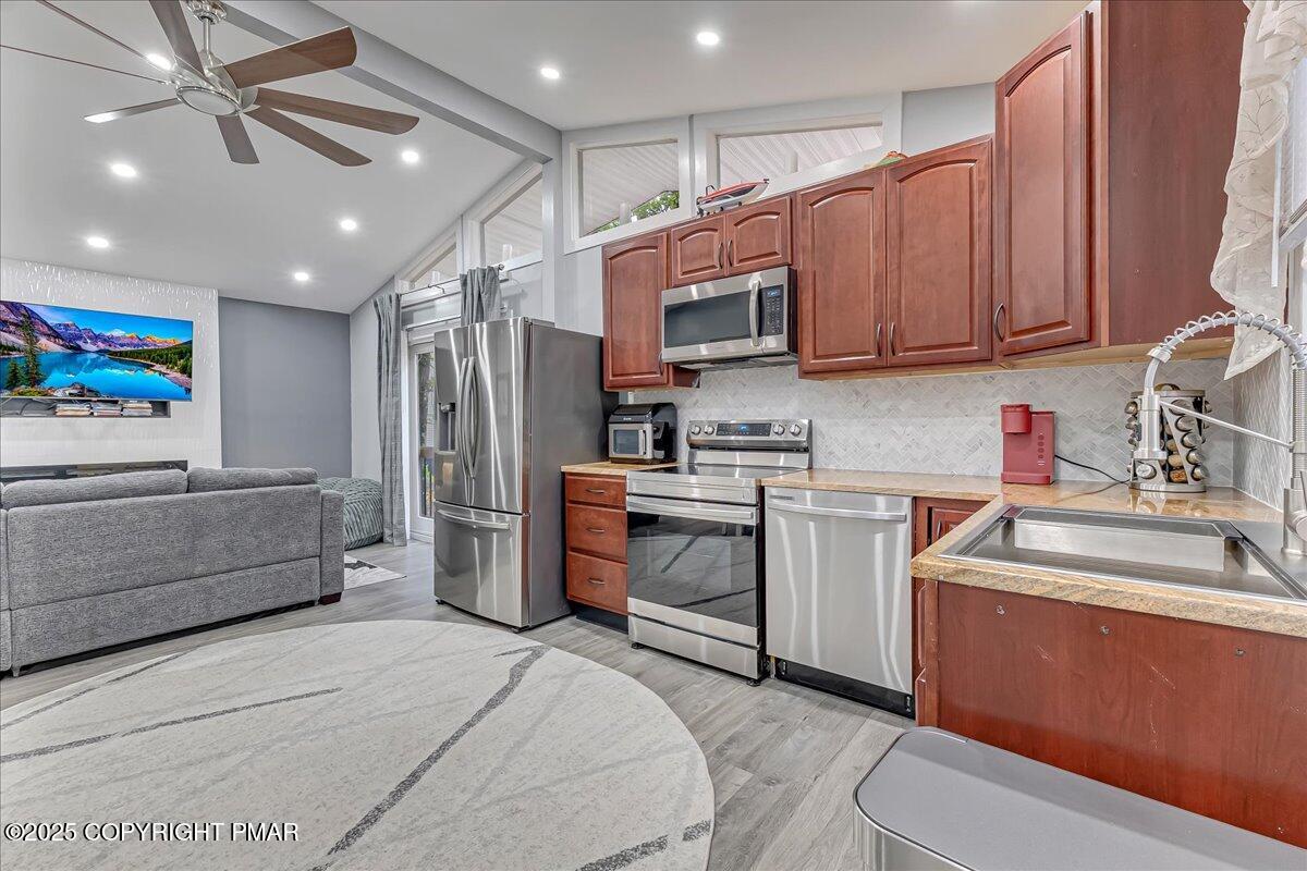 104 Schoonover Court Bushkill, PA 18324 - Photo 6 of 24 14-Photo Sep 16 2025, 8 27 22 AM