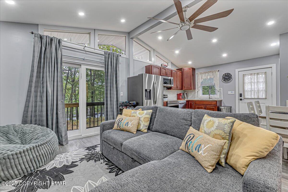 104 Schoonover Court Bushkill, PA 18324 - Photo 8 of 24 21-Photo Sep 16 2025, 8 32 18 AM (1)