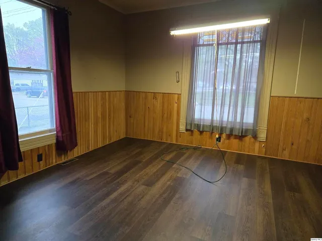 $99,000 | 517 West 6th Street, Beardstown, IL 62618