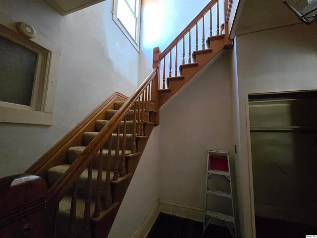 $99,000 | 517 West 6th Street, Beardstown, IL 62618