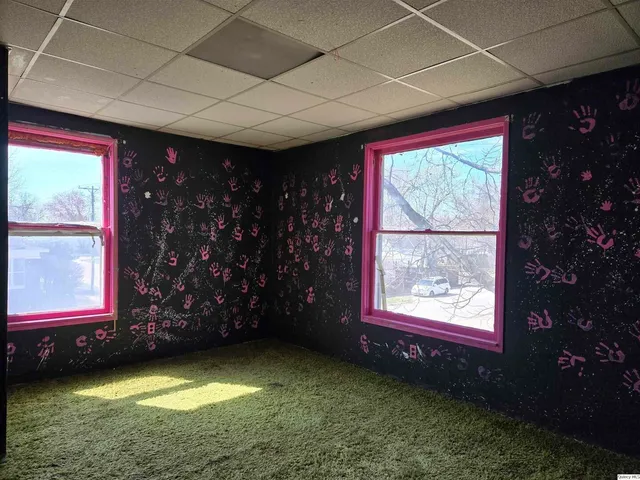 $99,000 | 517 West 6th Street, Beardstown, IL 62618