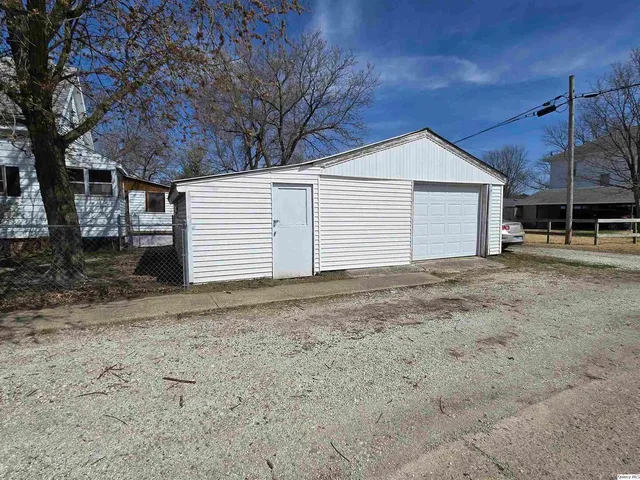 $99,000 | 517 West 6th Street, Beardstown, IL 62618