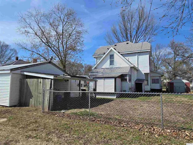 $99,000 | 517 West 6th Street, Beardstown, IL 62618