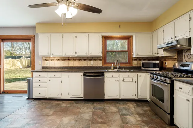 $245,000 | 309 Whittemore Drive, South Beloit, IL 61080