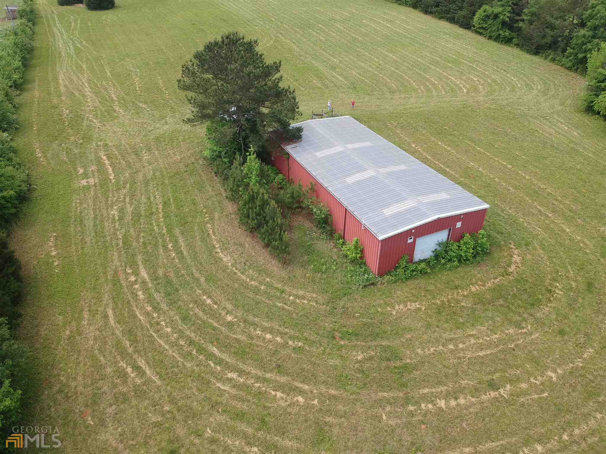 a picture of floor with a yard