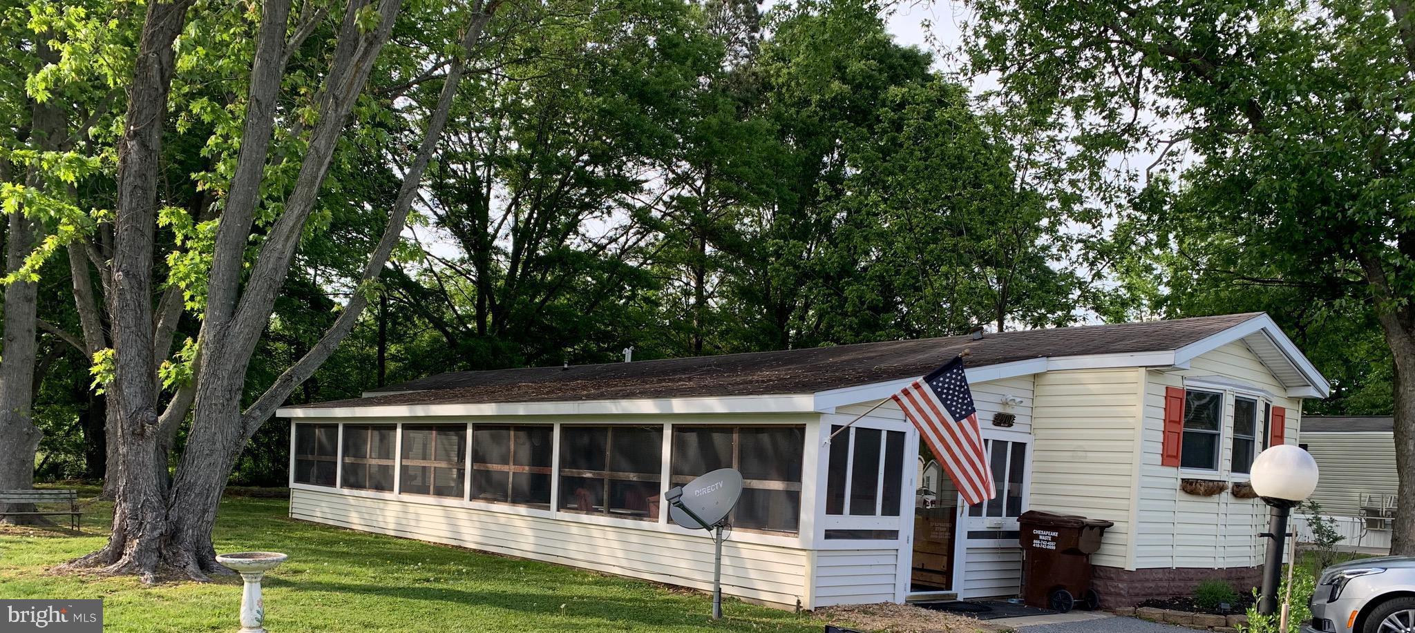 Manufactured home w/extra large screened in porch