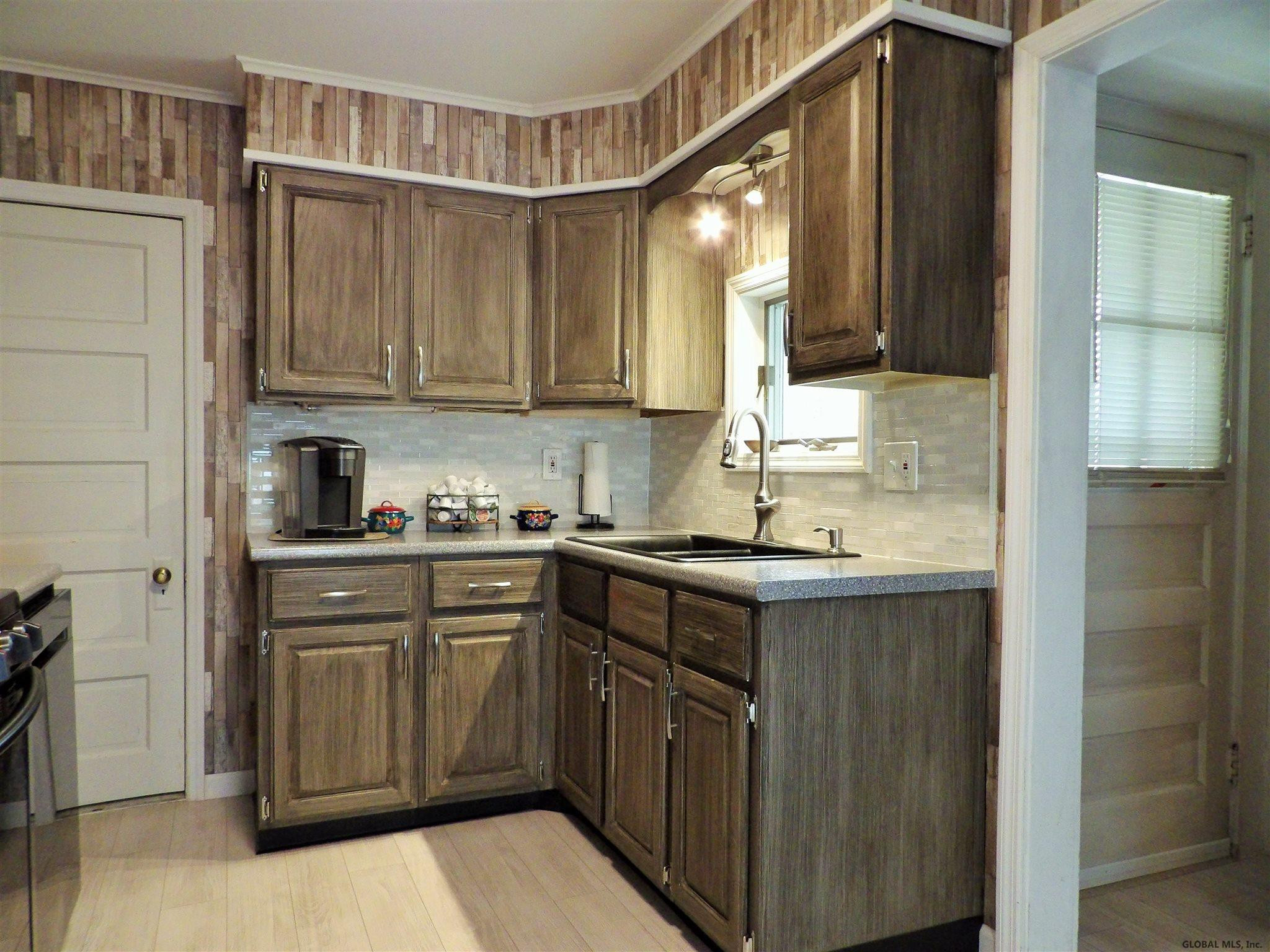 233 Princetown Road Rotterdam, NY 12306 - Photo 11 of 28 Photo 11