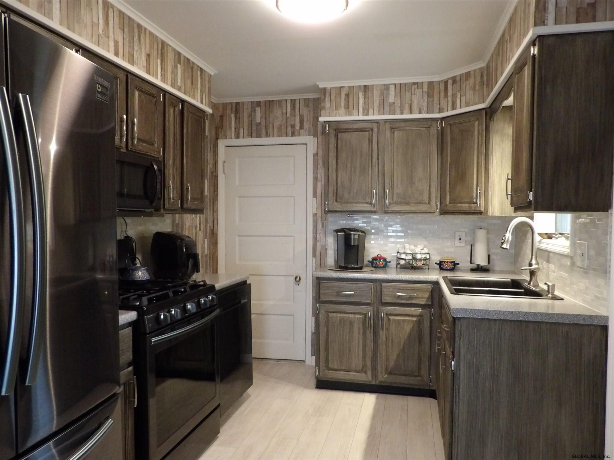 233 Princetown Road Rotterdam, NY 12306 - Photo 8 of 28 Photo 8