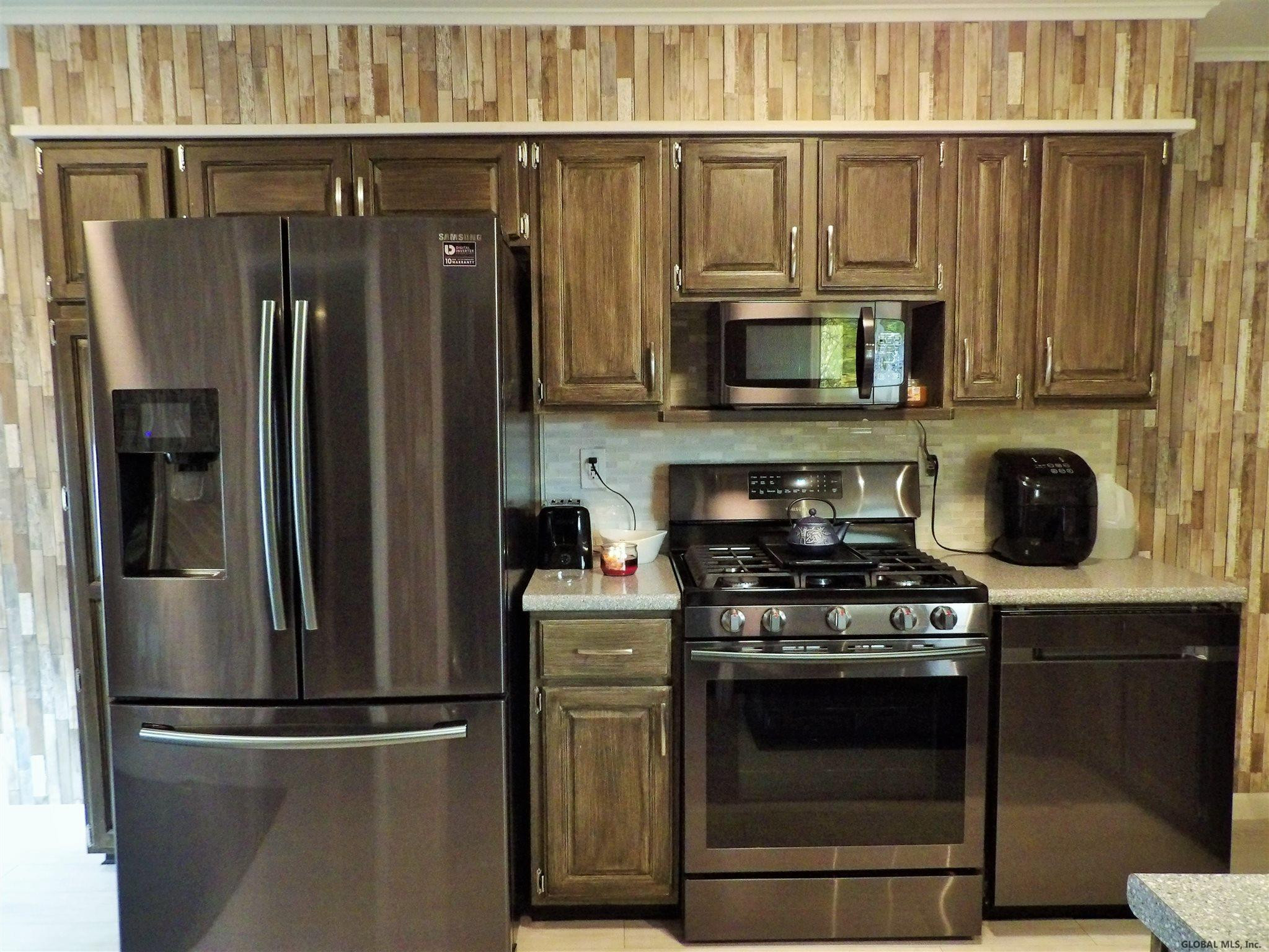 233 Princetown Road Rotterdam, NY 12306 - Photo 10 of 28 Photo 10