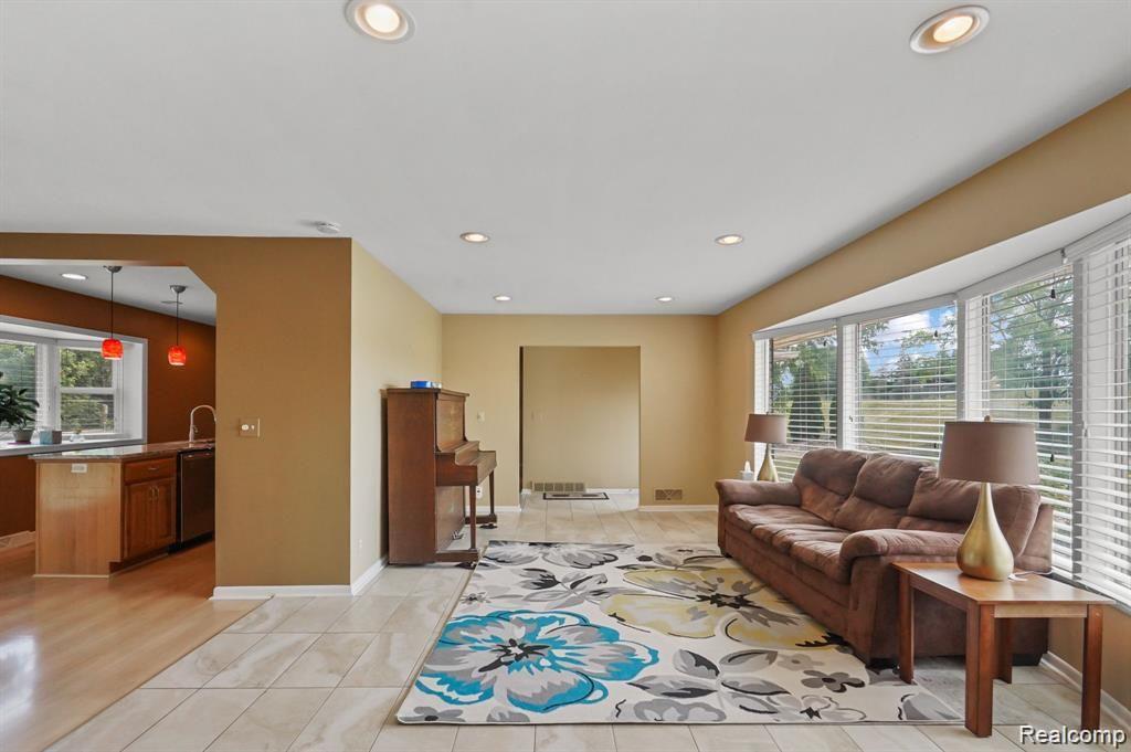 5335 Perry Road Grand Blanc, MI 48439 - Photo 5 of 32
