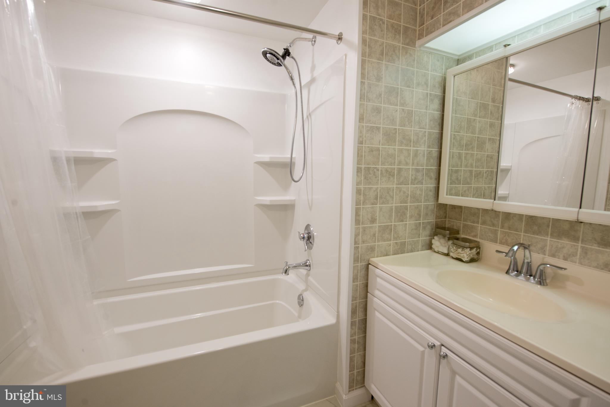 22261 Point Lookout Road Leonardtown, MD 20650 - Photo 18 of 33 New bath tub