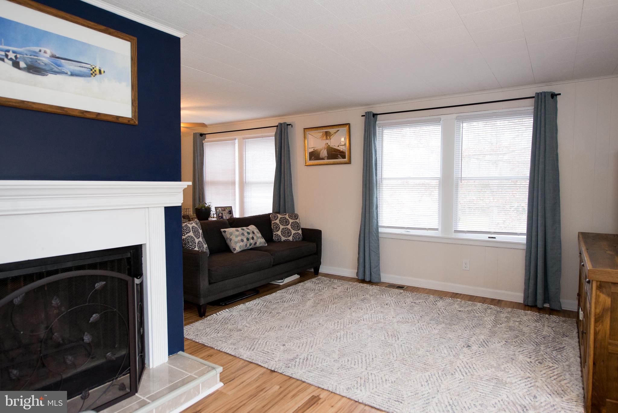 22261 Point Lookout Road Leonardtown, MD 20650 - Photo 7 of 33 Living Area