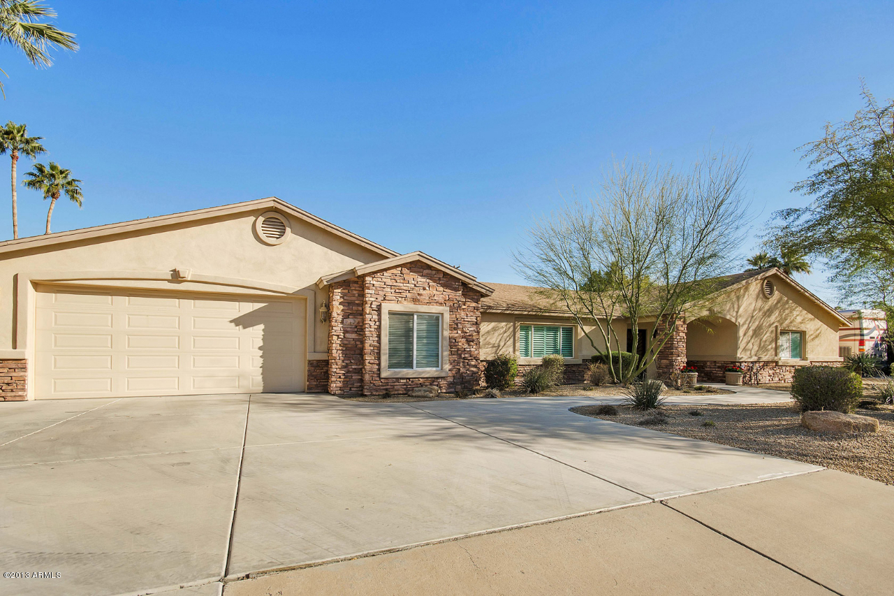 3434 East Camelback Road Phoenix, AZ 85018 - Photo 1 of 31 a front view of building with yard