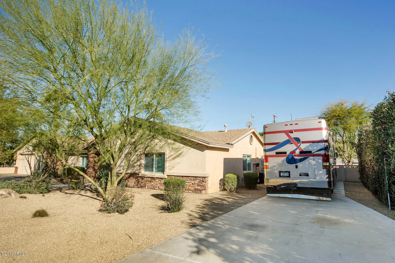 3434 East Camelback Road Phoenix, AZ 85018 - Photo 3 of 31 a view of a car park in front of house