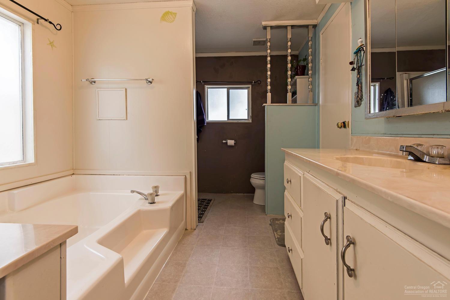 19925 Connarn Road Bend, OR 97703 - Photo 9 of 18 Master bathroom.