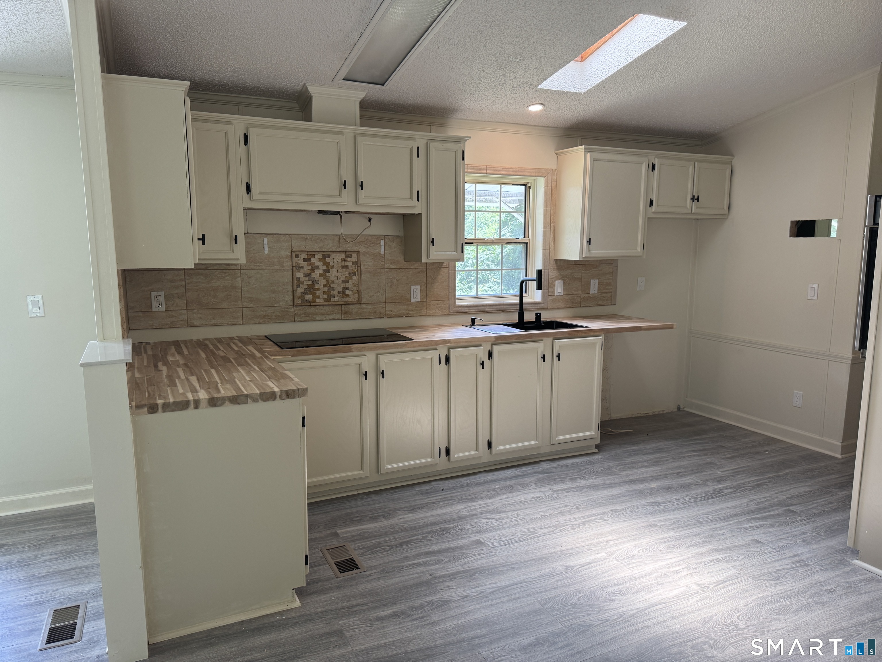 130 Williams Road Montville, CT 06370 - Photo 5 of 26
