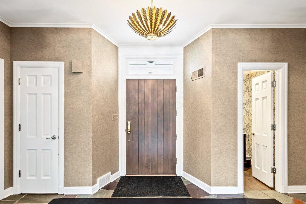 2531 Sherwin Road Columbus, OH 43221 - Photo 4 of 49 Beautiful entry