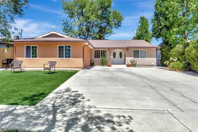 $1,500 | 24017 Sylvan Street, Woodland Hills, CA 91367