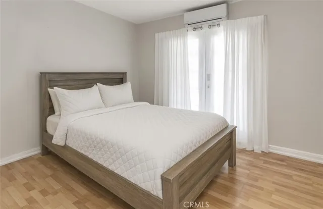 $1,500 | 24017 Sylvan Street, Woodland Hills, CA 91367