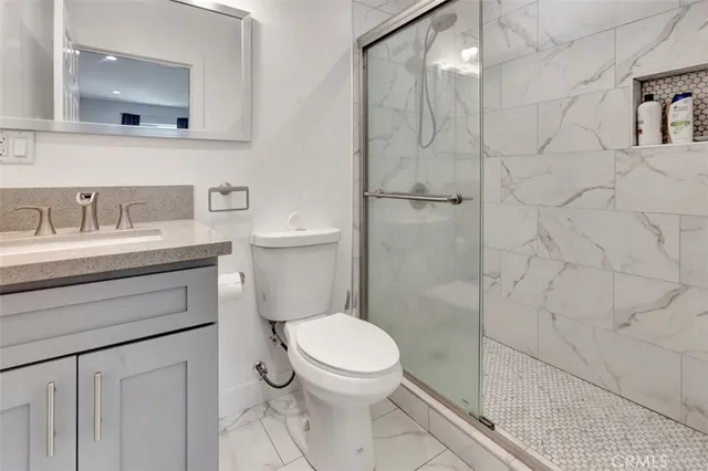 $1,500 | 24017 Sylvan Street, Woodland Hills, CA 91367