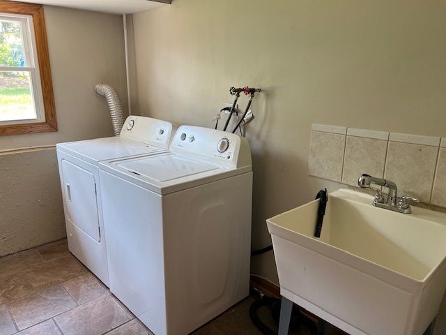 508 Creighton Lane Schaumburg, IL 60193 - Photo 14 of 22 a utility room with dryer and washer