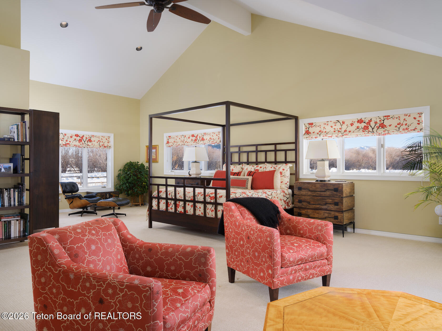 445 Kings Highway Jackson, WY 83001 - Photo 12 of 22 Oversized, first floor primary