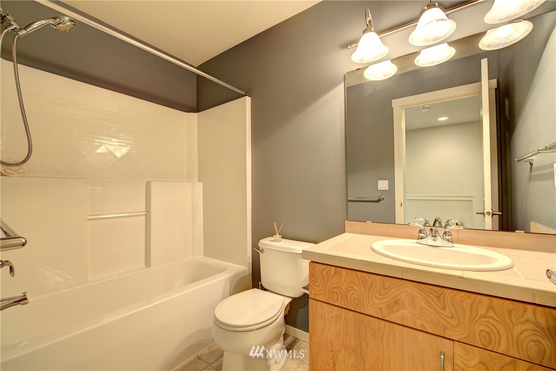 107 Cougar Ridge Road Northwest, Unit 1605 Issaquah, WA 98027 - Photo 16 of 25