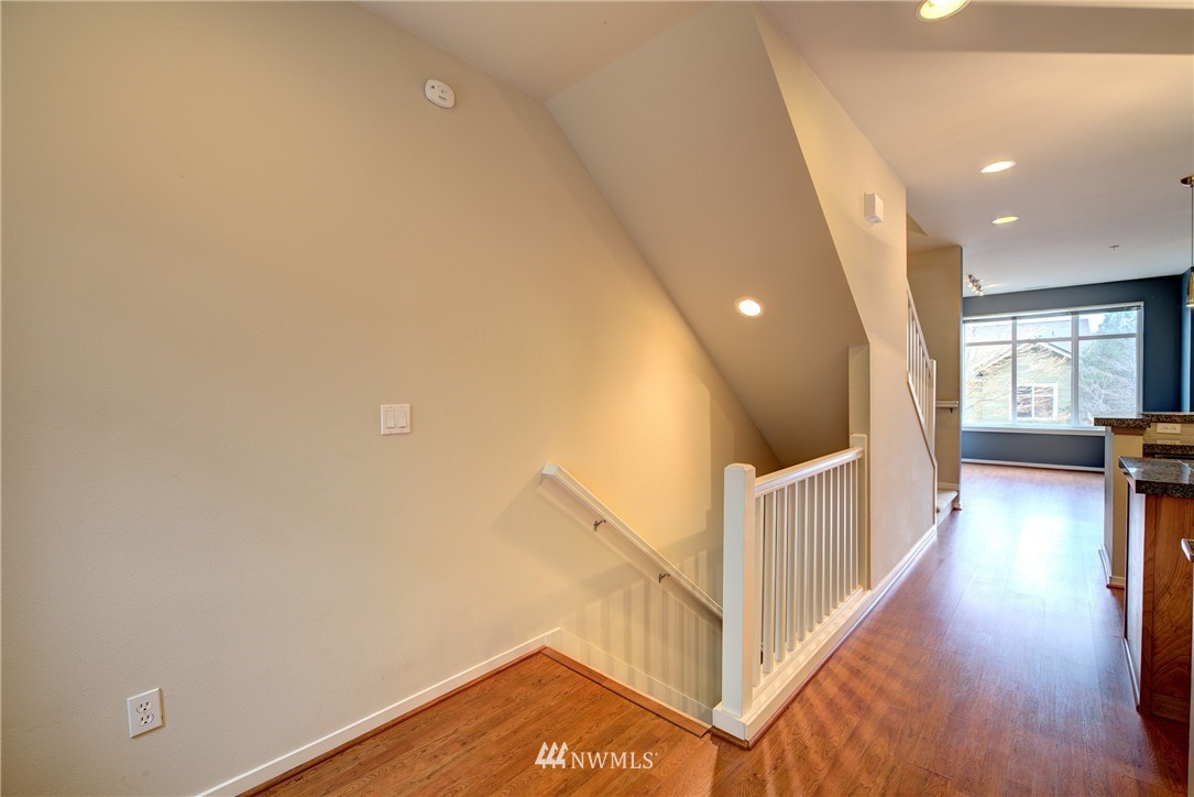 107 Cougar Ridge Road Northwest, Unit 1605 Issaquah, WA 98027 - Photo 3 of 25
