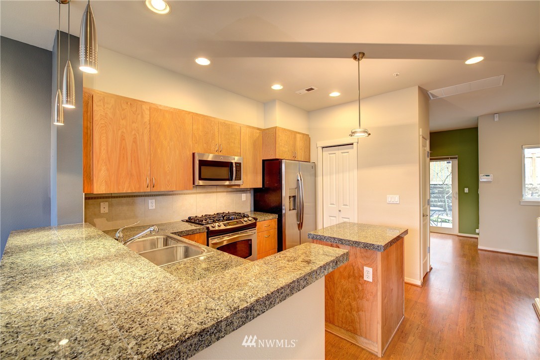 107 Cougar Ridge Road Northwest, Unit 1605 Issaquah, WA 98027 - Photo 6 of 25