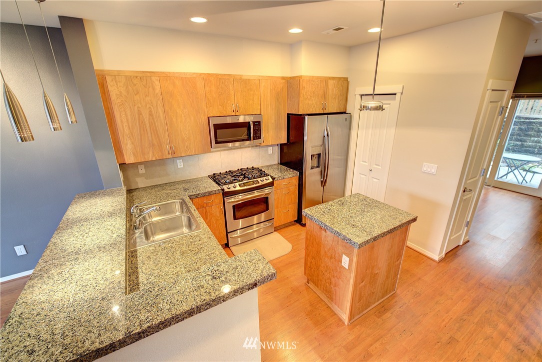 107 Cougar Ridge Road Northwest, Unit 1605 Issaquah, WA 98027 - Photo 7 of 25
