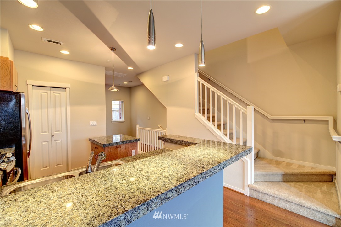 107 Cougar Ridge Road Northwest, Unit 1605 Issaquah, WA 98027 - Photo 8 of 25