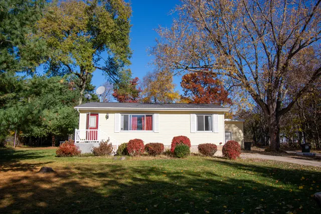 $295,000 | W3796 Lakeview Drive, Geneva, WI 53147