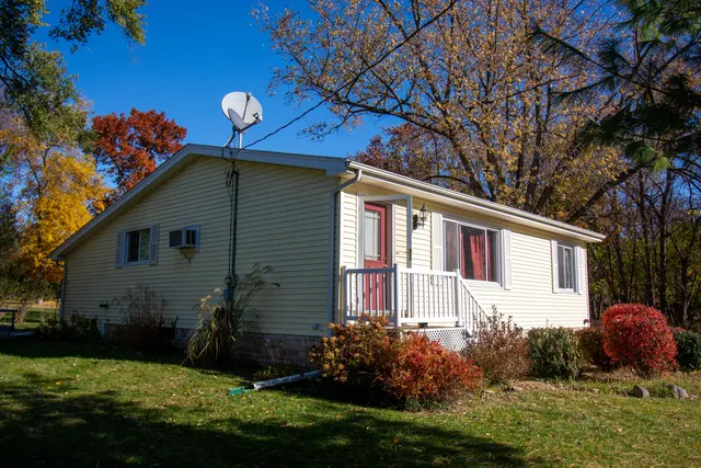 $295,000 | W3796 Lakeview Drive, Geneva, WI 53147